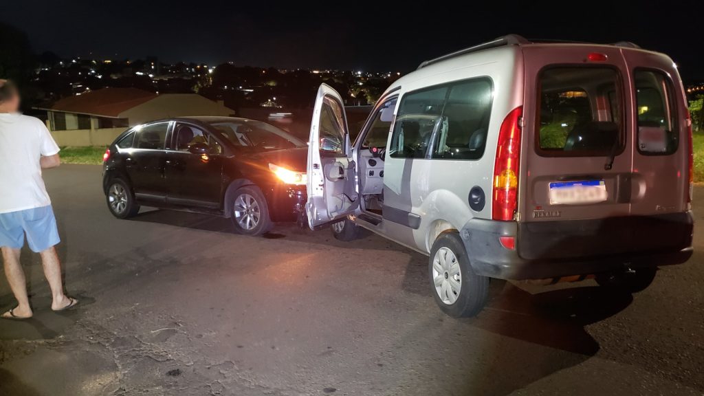 Idosa é socorrida após acidente entre C4 e Kangoo no Pioneiros Catarinenses