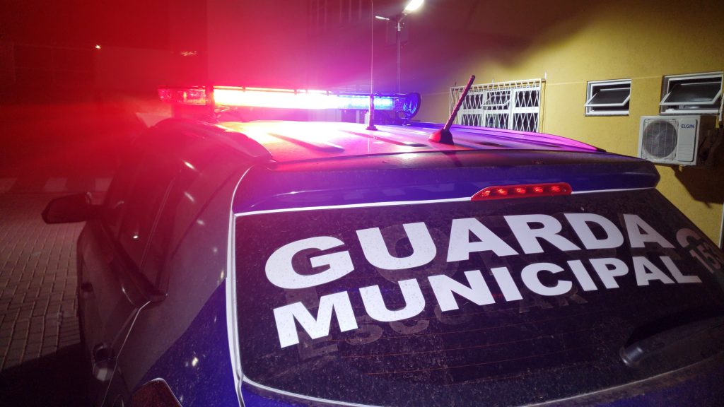 Alterado, homem causa confusão na UPA Tancredo e acaba detido pela GM