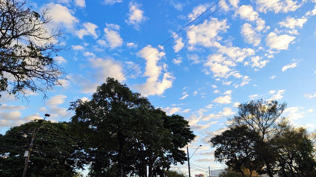Temperaturas elevadas marcam a sexta-feira em Cascavel; máxima será 29°C Temperaturas elevadas marcam a sexta-feira em Cascavel; máxima será 29°C
