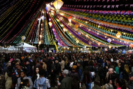 Junho Laranja: Saúde alerta para riscos de queimaduras nas festas juninas Imagem referente a Junho Laranja: Saúde alerta para riscos de queimaduras nas festas juninas