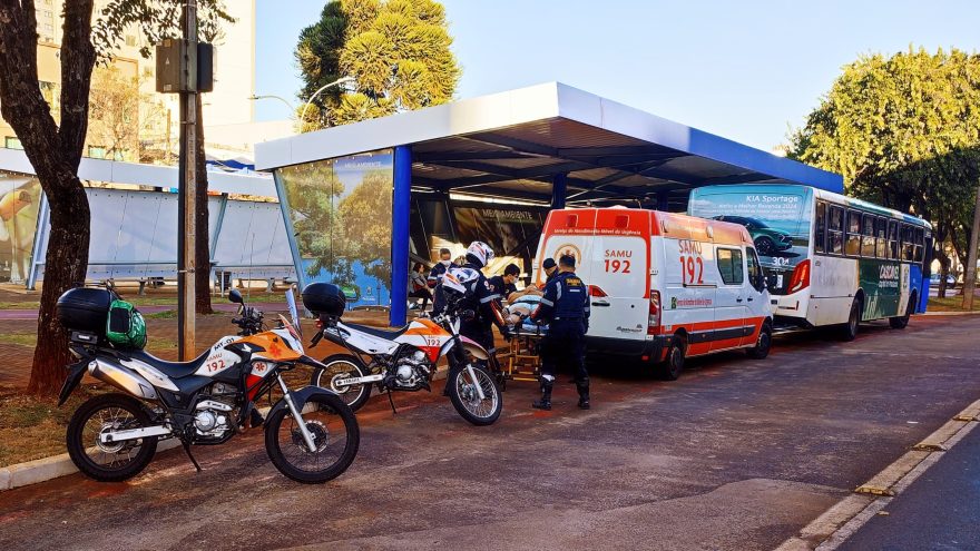 Grande aparato do Samu é mobilizado para socorrer mulher em ônibus do transporte coletivo