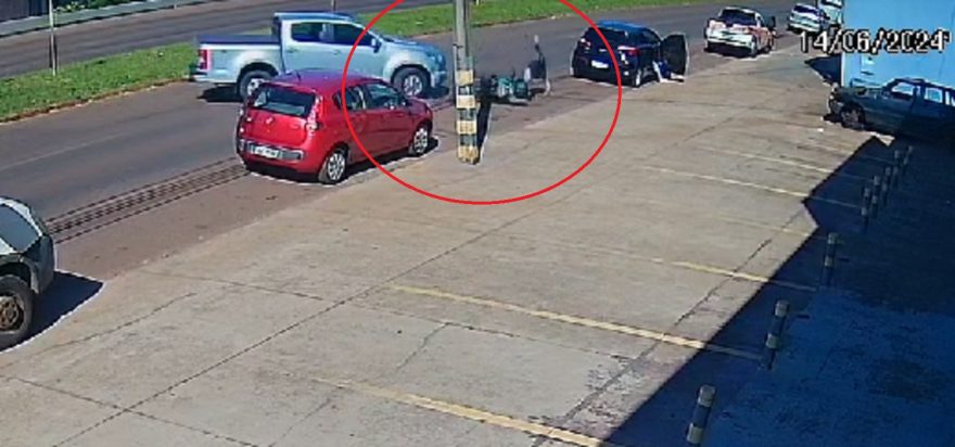 Câmera flagra acidente que deixou motociclista ferido no Alto Alegre