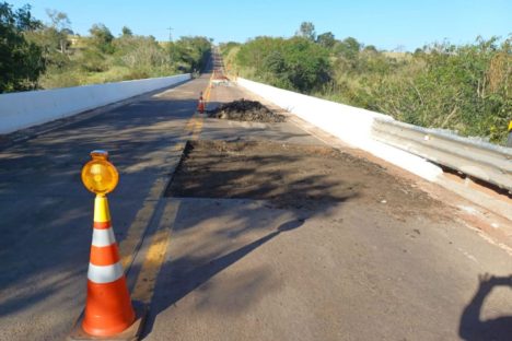 DER/PR reforma ponte em rodovia entre Terra Rica e Santo Antônio do Caiuá
