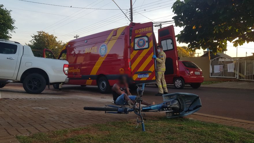 Ciclista bate contra porta de carro e fica ferido na Vila Tolentino