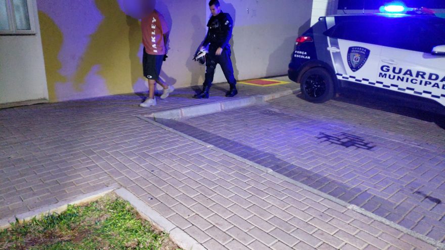 Sextou sem randandan! Jovem com moto sem iluminação é preso em operação
