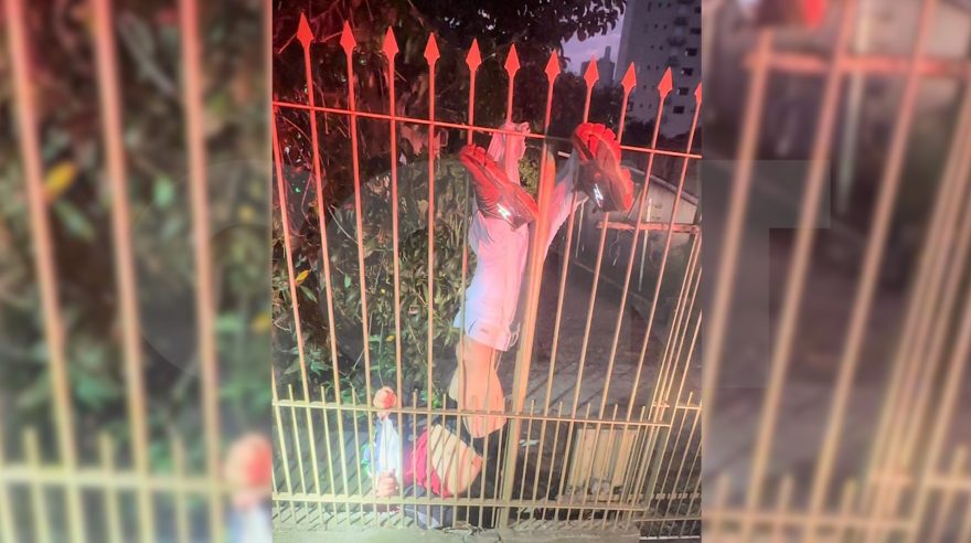 Estrangeiro alucinado se fere em lança enquanto pulava portão de residência alheia e precisa ser sedado