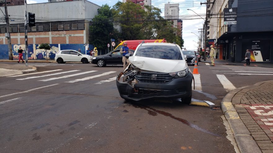 Homem fica ferido em acidente no Centro de Cascavel