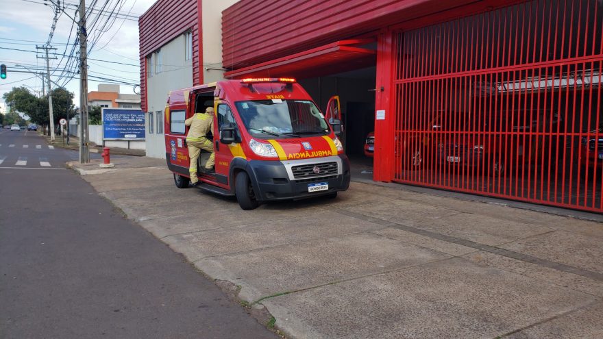 Pessoa pede ajuda no Quartel dos Bombeiros e é socorrida pelo Siate