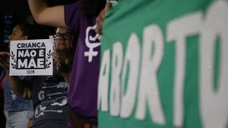 Saiba como é a legislação sobre aborto pelo mundo