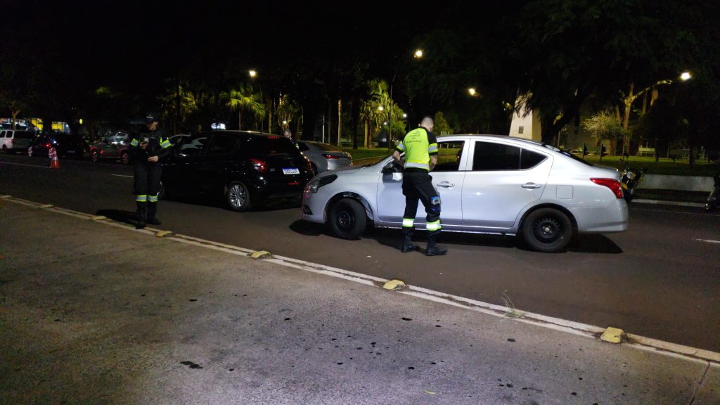 Blitz na madrugada: PM, Transitar e GM unem forças contra a embriaguez ao volante
