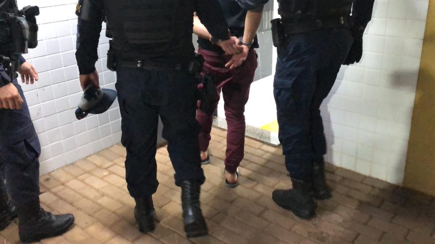 De novo! Após sair da cadeia, homem causa tumulto na casa dos pais novamente e vai preso