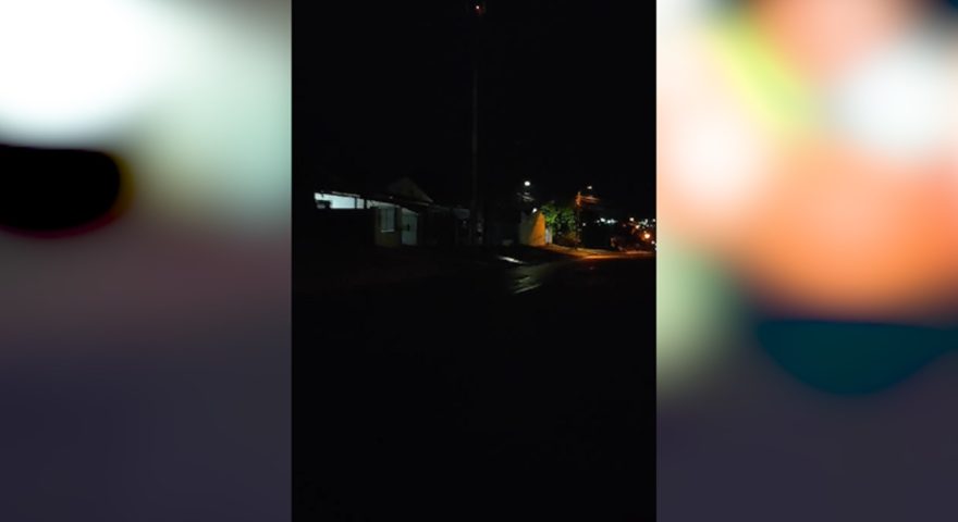 Moradores da Rua Ari Barroso enfrentam escuridão há meses e pedem socorro