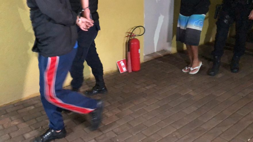 Dois são presos com pistolas 9mm no Julieta Bueno