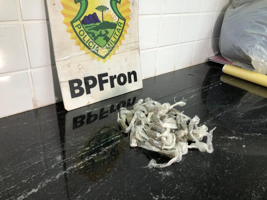 BPFron apreende maconha com passageiro de ônibus de linha