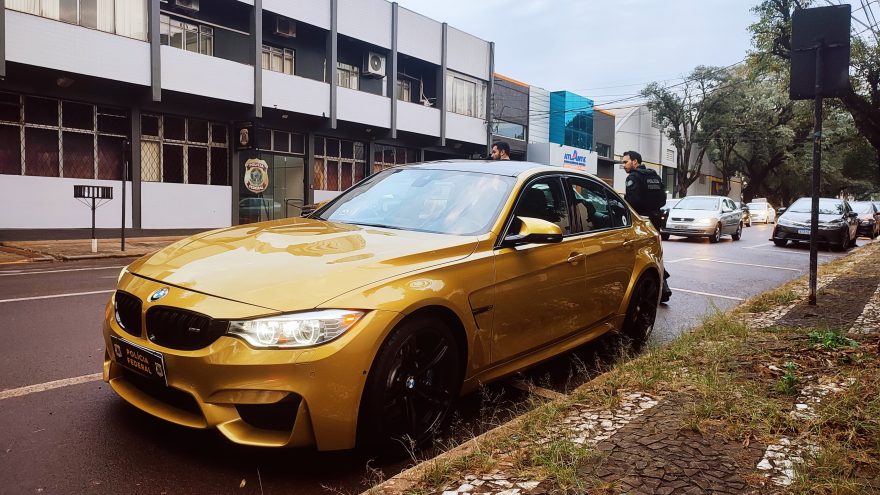 Carros de luxos e empresários envolvidos em esquema de tráfico são levados à Polícia Federal