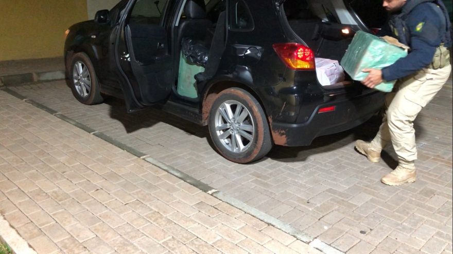 Ação da PRF apreende 200 kg de maconha em carro roubado; condutor foi preso em flagrante