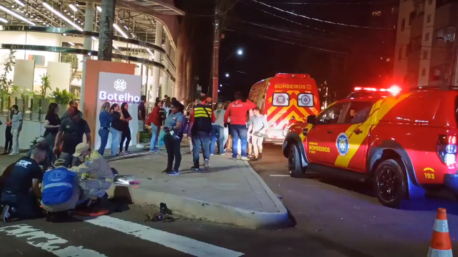 Após tragédia, Câmara de Cascavel solicita semáforo no cruzamento da Avenida Piquiri e Rua Paraná Após tragédia, Câmara de Cascavel solicita semáforo no cruzamento da Avenida Piquiri e Rua Paraná