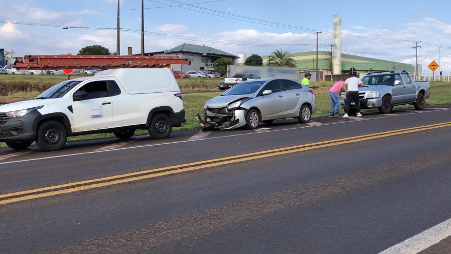 Três veículos se envolvem em acidente na BR-277 em Cascavel