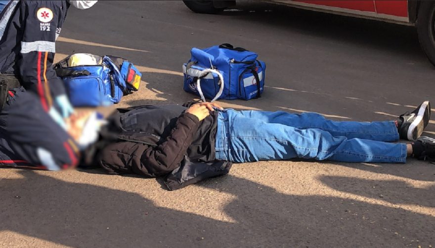 Motociclista fica ferido após sofrer queda ao passar pelo Trevo da Portal em Cascavel