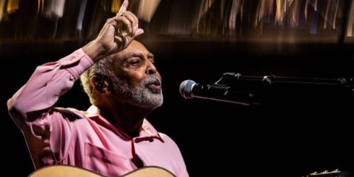 Imagem referente a Gilberto Gil é homenageado na Uerj por contribuições culturais ao país