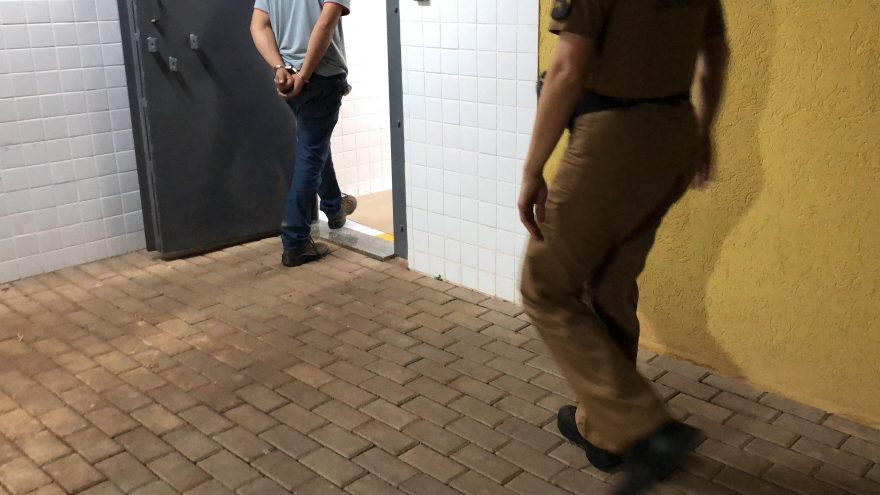 Homem é detido com maconha após tentar fugir da Polícia Militar
