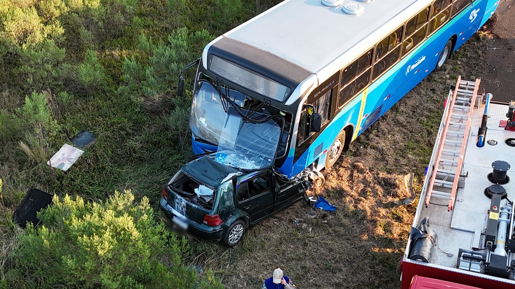 Tragédia na BR 277 Colisão entre automóvel e ônibus deixa um morto