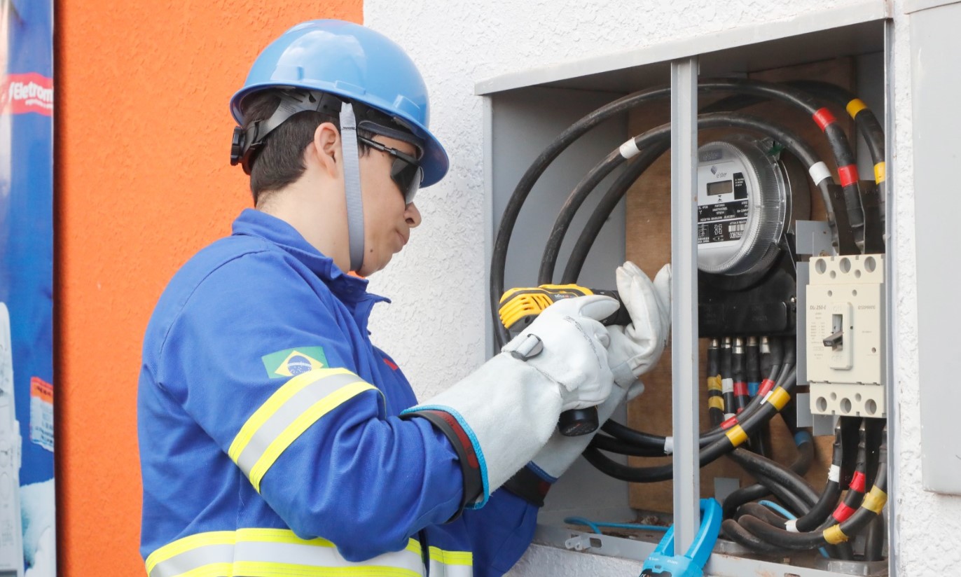 Copel começa instalar medidores inteligentes pela Estação Hub One
