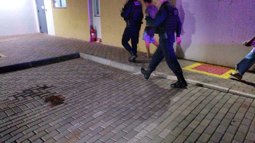 Populares detêm suspeito de furto de Whisky no Santa Cruz