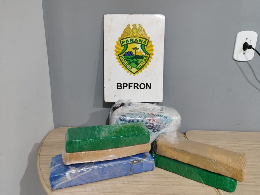 BPFRON realiza apreensão de maconha em ônibus em São Miguel do Iguaçu BPFRON realiza apreensão de maconha em ônibus em São Miguel do Iguaçu