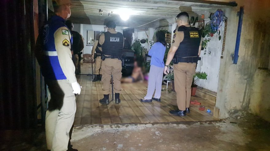 Homem em surto agride familiares no Guarujá