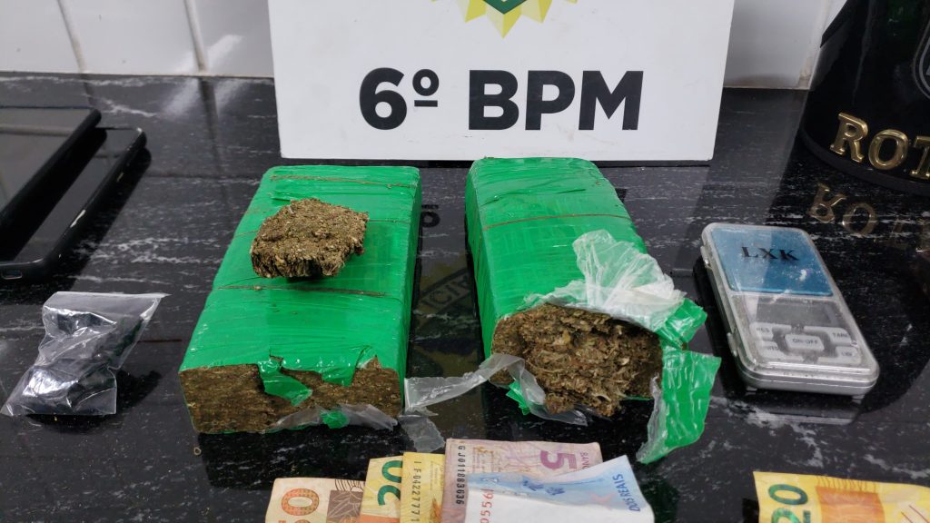 Dupla suspeita de tráfico de drogas é detida pela Rotam no bairro Periolo