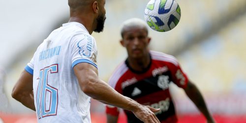 Imagem referente a De olho na liderança do Brasileiro, Fla e Bahia jogam no Maracanã