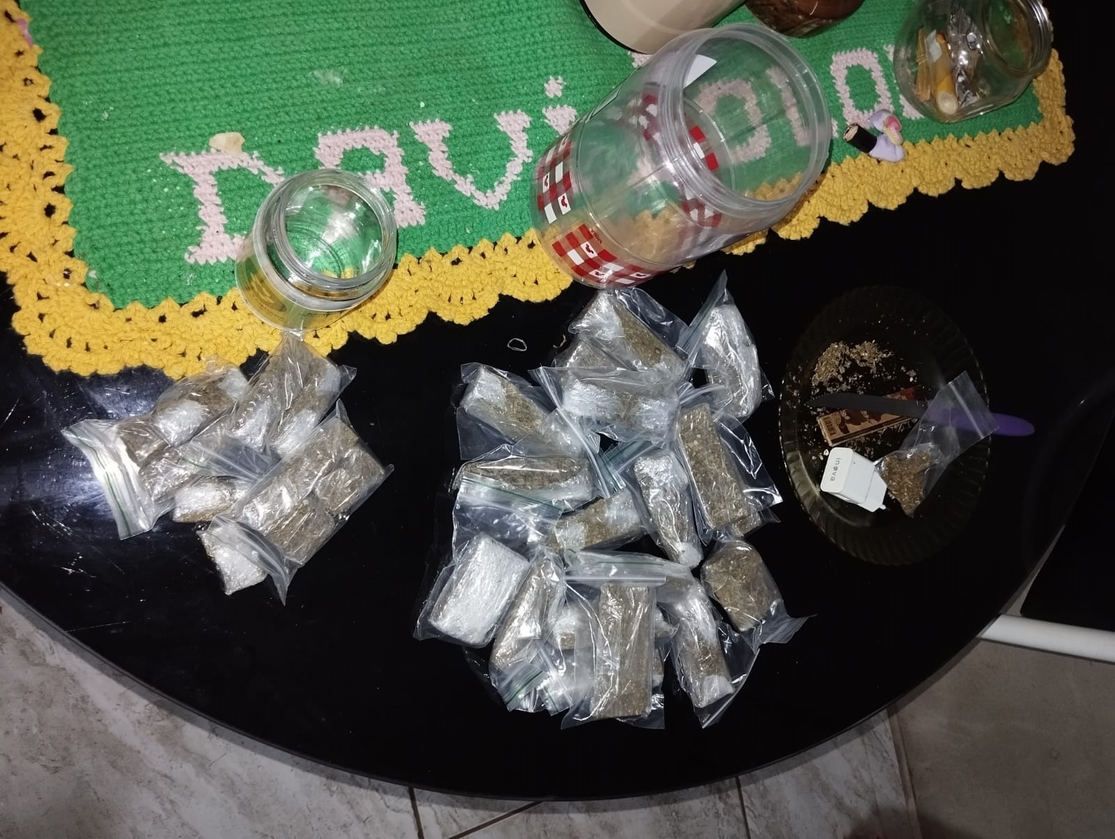 Delegacia de Furtos e Roubos de Veículos participa da prisão de casal que vendia drogas em Cascavel