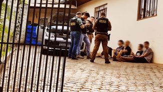 Conforme PM, imóvel no Bairro Canadá era utilizado como refinaria; Meia tonelada de drogas foi apreendida