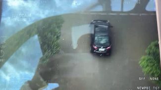 Vídeo mostra helicóptero da PM perseguindo carro nas ruas de Cascavel e apreendendo 1 tonelada de drogas