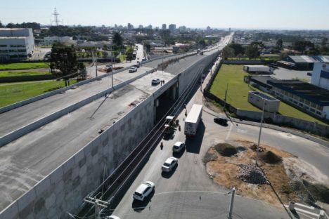 Viaduto do Bradesco em São José dos Pinhais chega a 83,18% de execução