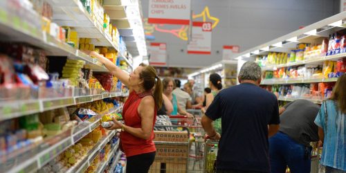 Imagem referente a Intenção de consumo das famílias cresce pelo terceiro mês