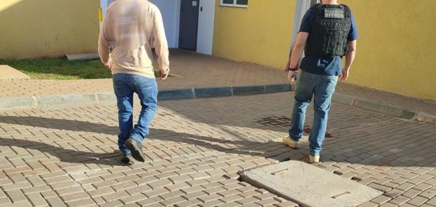 Procurado pela Justiça é detido pelo BPFron no Bairro FAG, em Cascavel