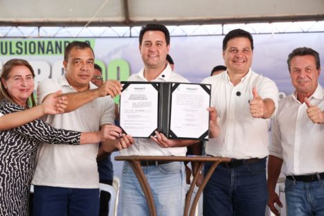 Governador anuncia pavimentação da área urbana de Marilena até o Porto Maringá
