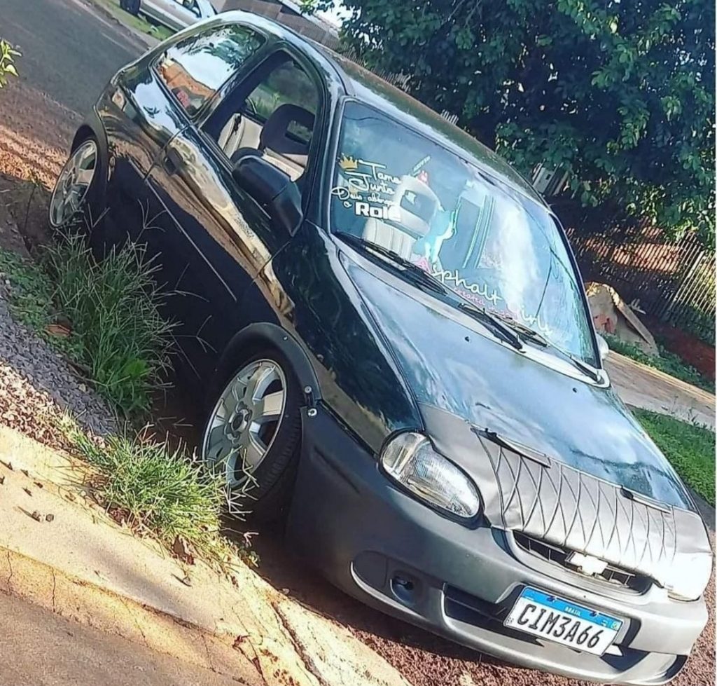 Internauta pede ajuda para encontrar veículo Corsa furtado Internauta pede ajuda para encontrar veículo Corsa furtado
