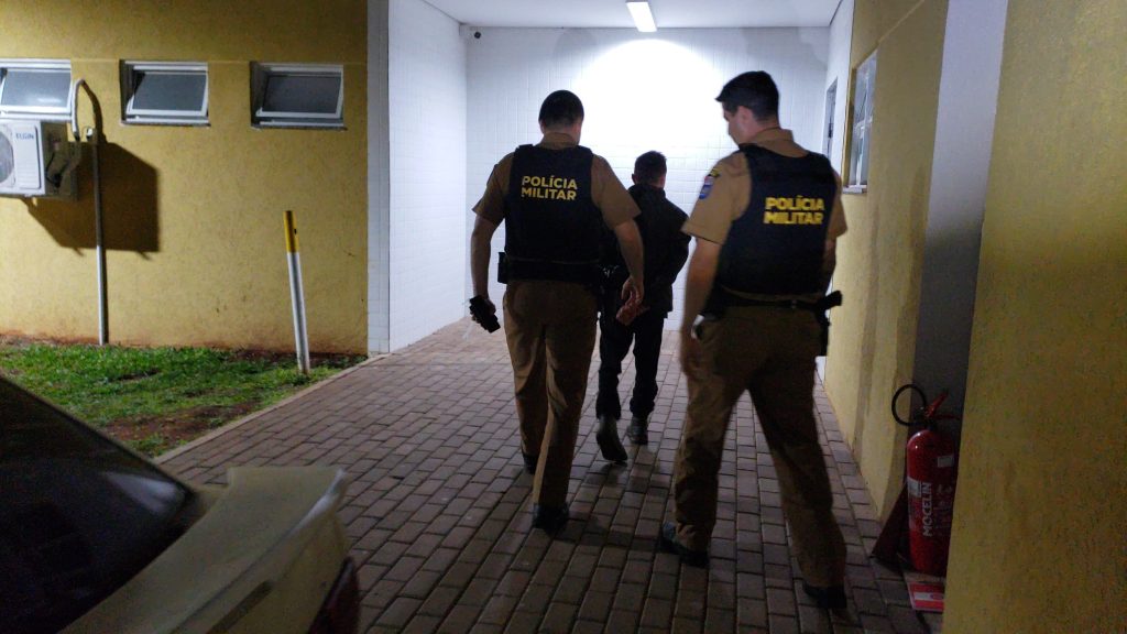 Homem é preso depois de agredir a esposa com soco na boca no Cascavel Velho