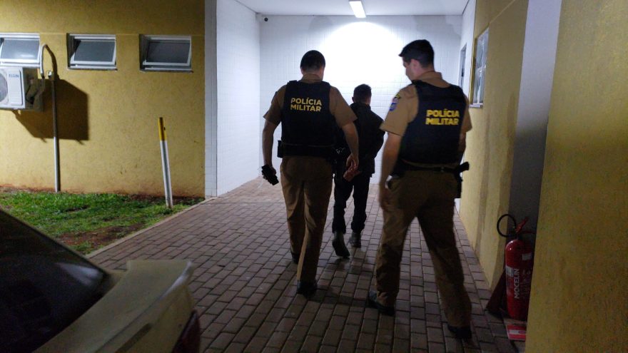 Homem é preso depois de agredir a esposa com soco na boca no Cascavel Velho