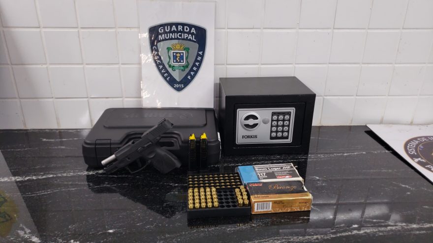 Homem que tentou ajudar o irmão retirando arma de local de crime é encaminhado à Delegacia