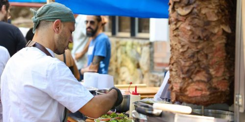 Imagem referente a Refugiados compartilham histórias e vivências em feira no Rio