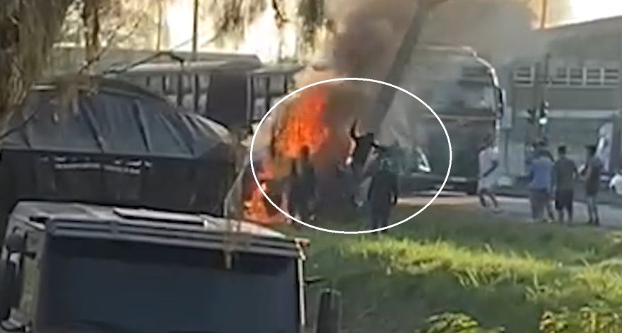 Vídeo flagra homem em chamas pulando de carro em acidente com morte