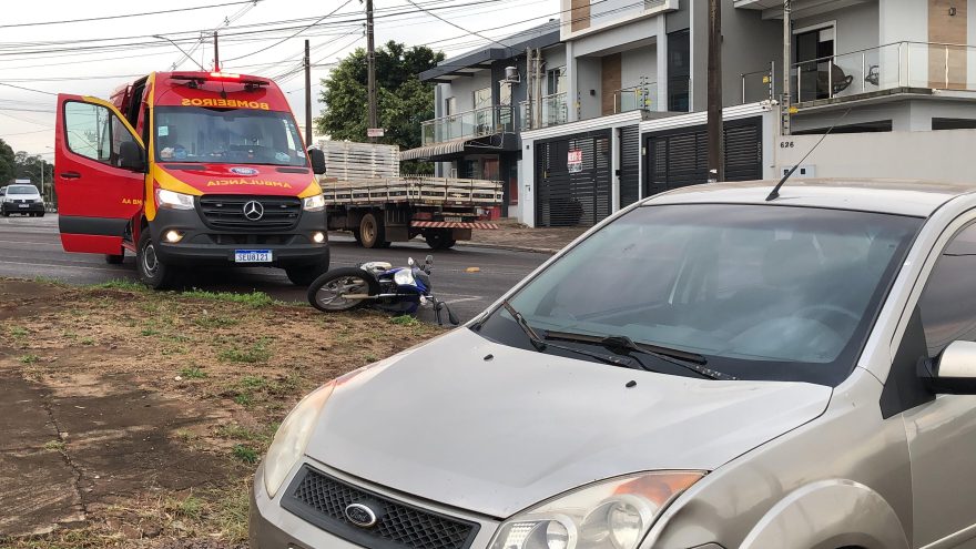 Motociclista é socorrido pelo Siate após acidente no Maria Luiza