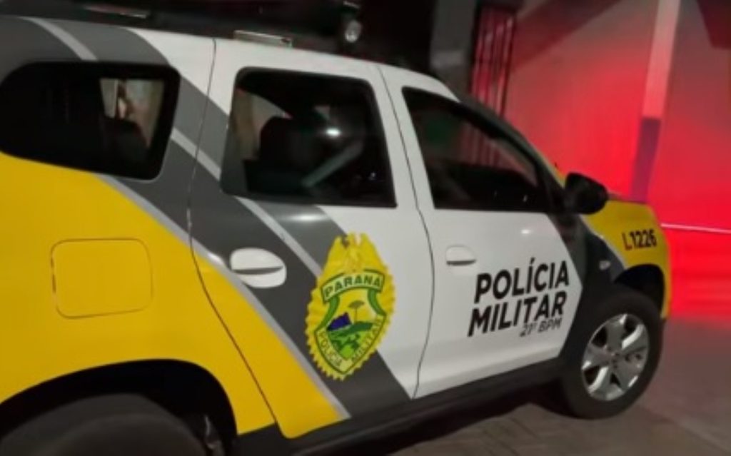 Mulher é agredida por ex com socos, pontapés e corte de faca na mão Mulher é agredida por ex com socos, pontapés e corte de faca na mão