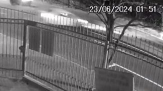 Por outro ângulo: veja momento em que Ford Ka capota no Bairro Coqueiral