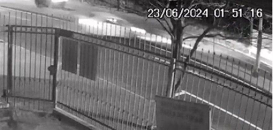 Por outro ângulo: veja momento em que Ford Ka capota no Bairro Coqueiral