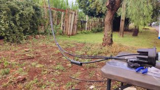 Vândalo ataca novamente e corta fios de internet para deixar diversos moradores sem conexão em Cascavel